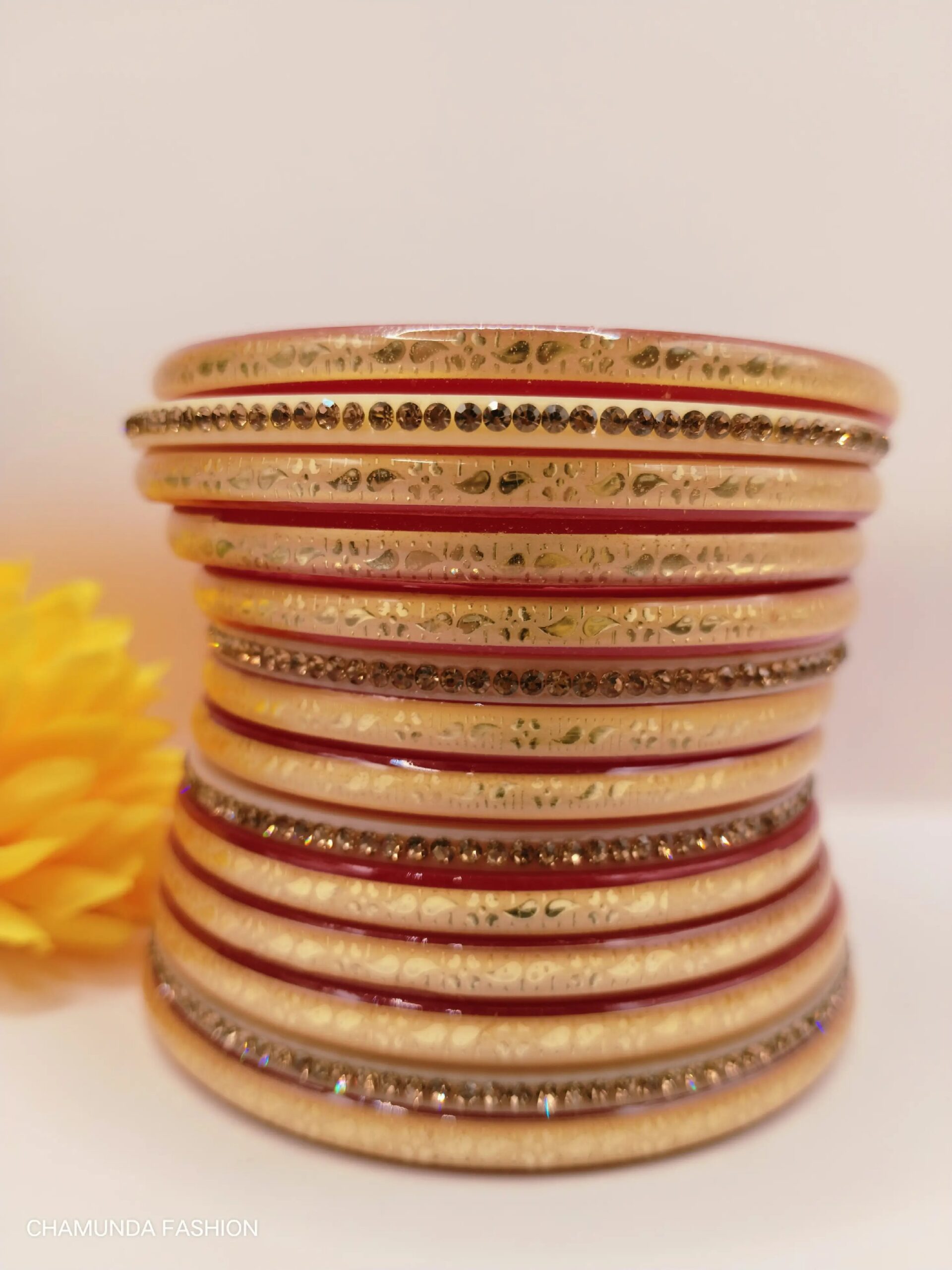 Dhalu Chuda ( Cream, Red)