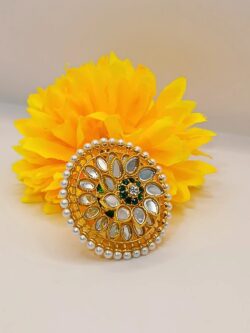 Jodha Ring Free size
(Red golden, green golden)
