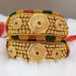 hath pochi golden & red  color